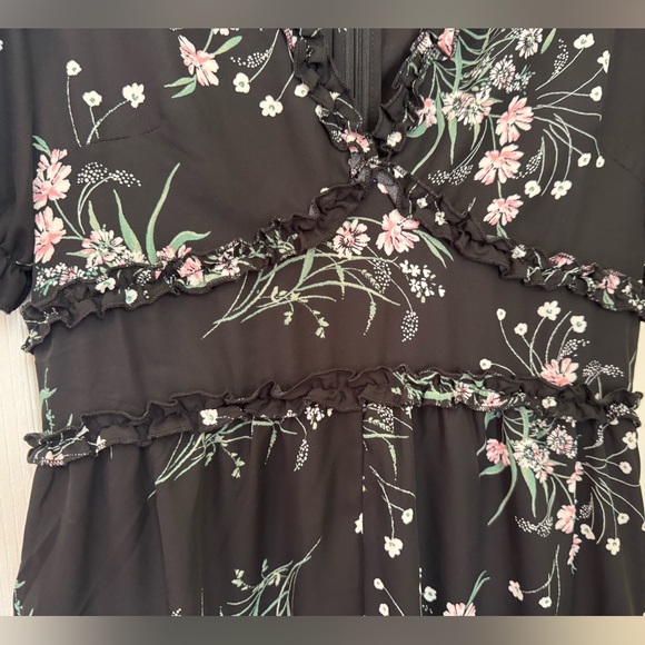 FRANCESCA’S ROMPER. MI AMI FLORAL RUFFLED SHORT ROMPER. LINED. EXCELLENT COND. - Picture 8 of 14